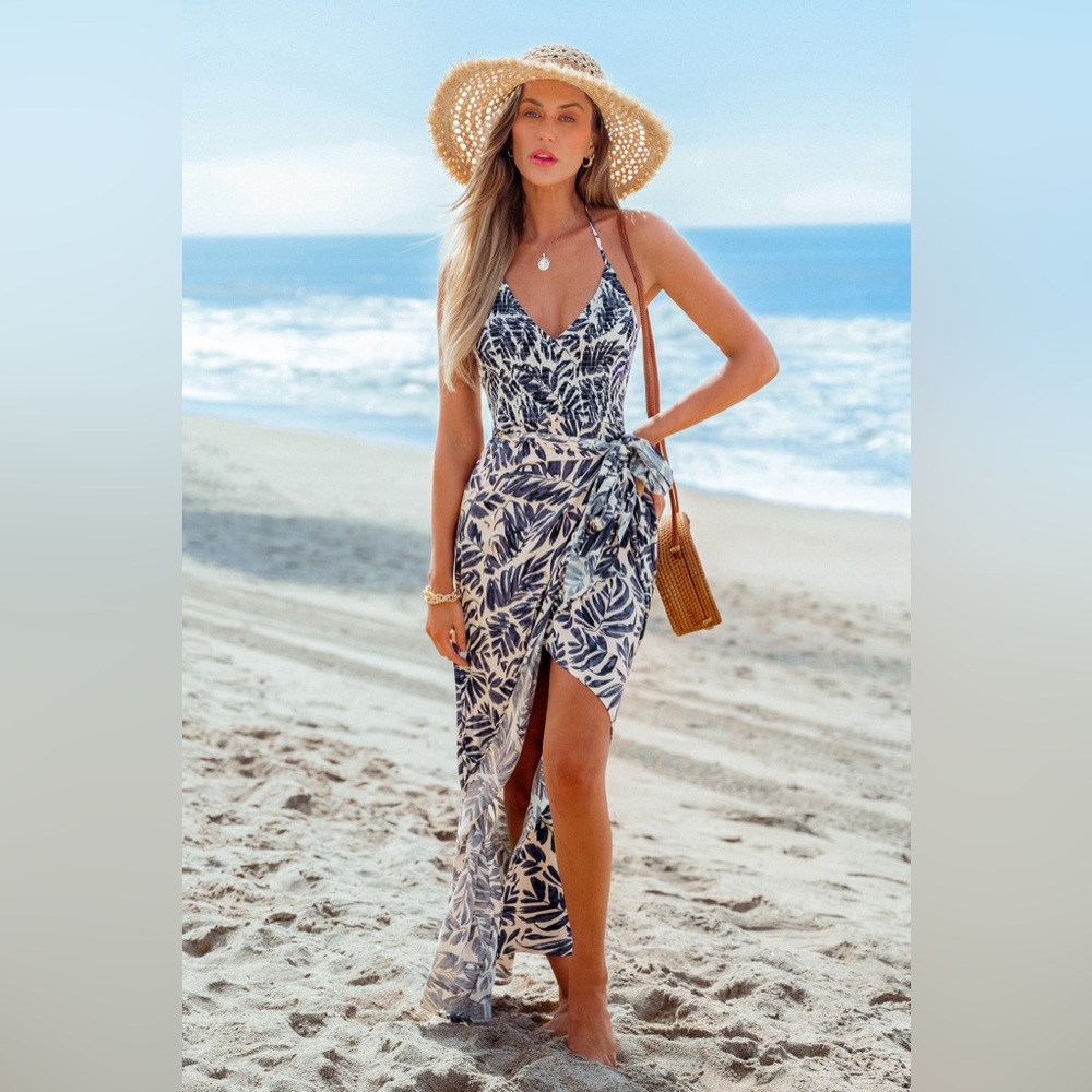 CUPSHE Tropical Escape Black Maxi Dress
S/Blue